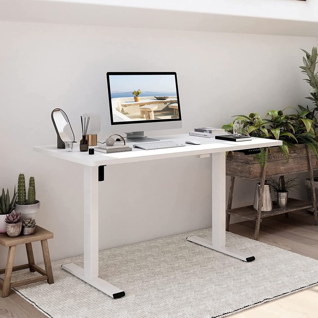 Adjustable standing desk